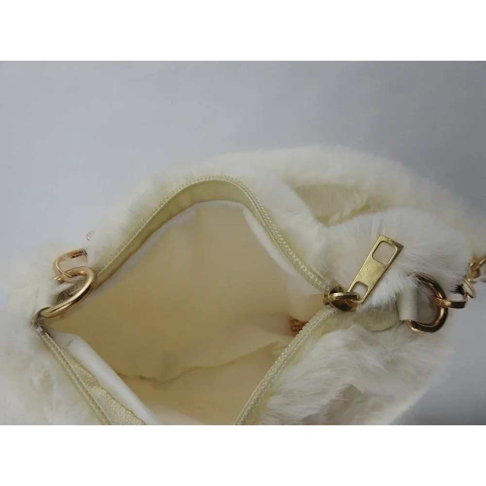 White Faux Fur Heart Purse Hand Bag Gold Chain Strap Zipper Closure - Picture 4 of 4